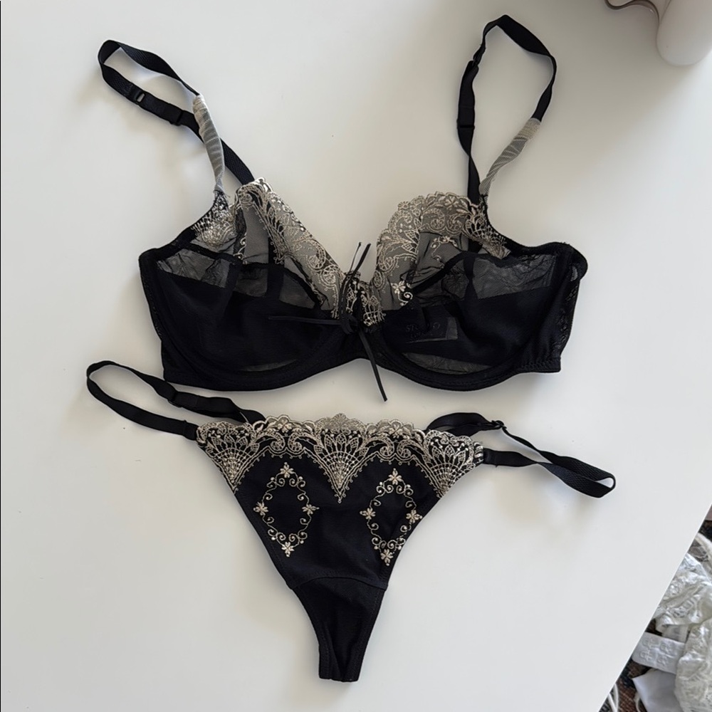 Studio La Perla Elegant Black and Cream Lace Lingerie Set